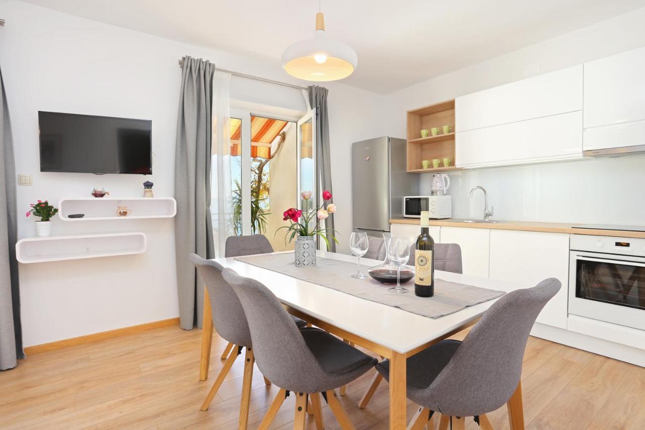 Apartments By The Sea Podgora, Makarska - 2594 Esterno foto