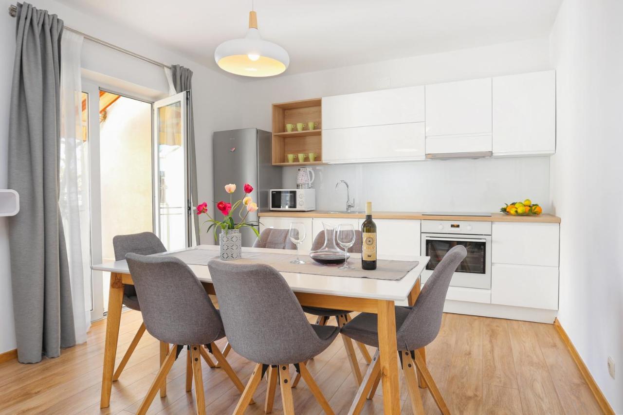 Apartments By The Sea Podgora, Makarska - 2594 Esterno foto