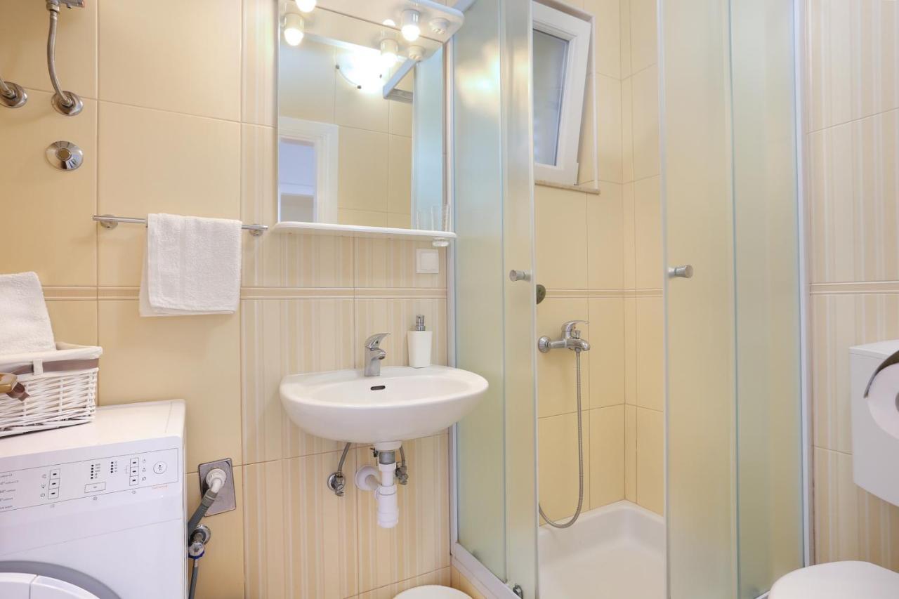 Apartments By The Sea Podgora, Makarska - 2594 Esterno foto